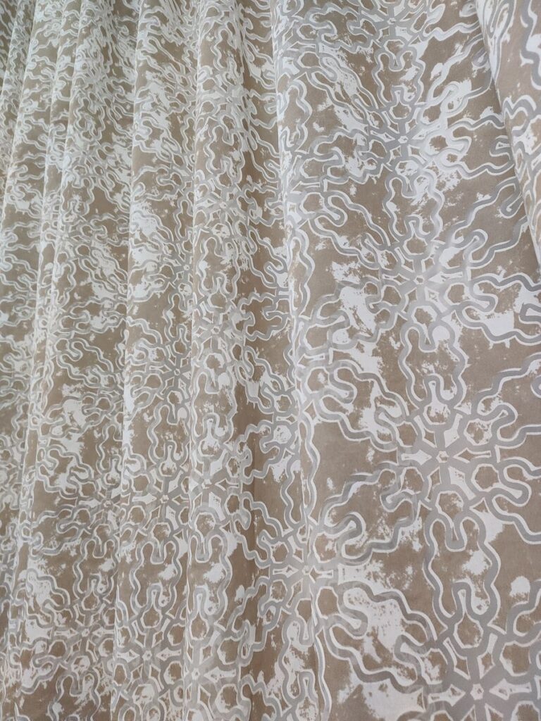 tenda a metro in devorè altezza 3 metri tortora 3 IMG20251031104809 risultato