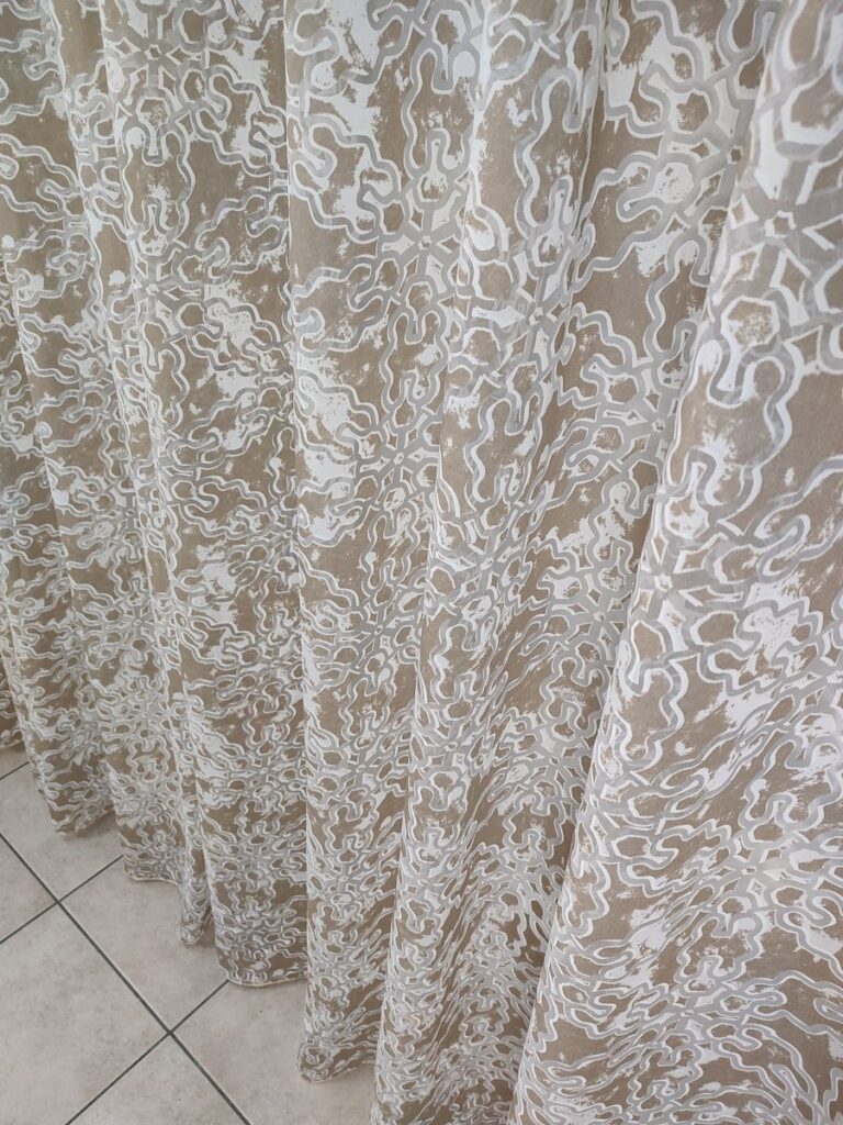 tenda a metro in devorè altezza 3 metri tortora 2 IMG20251031104812 risultato