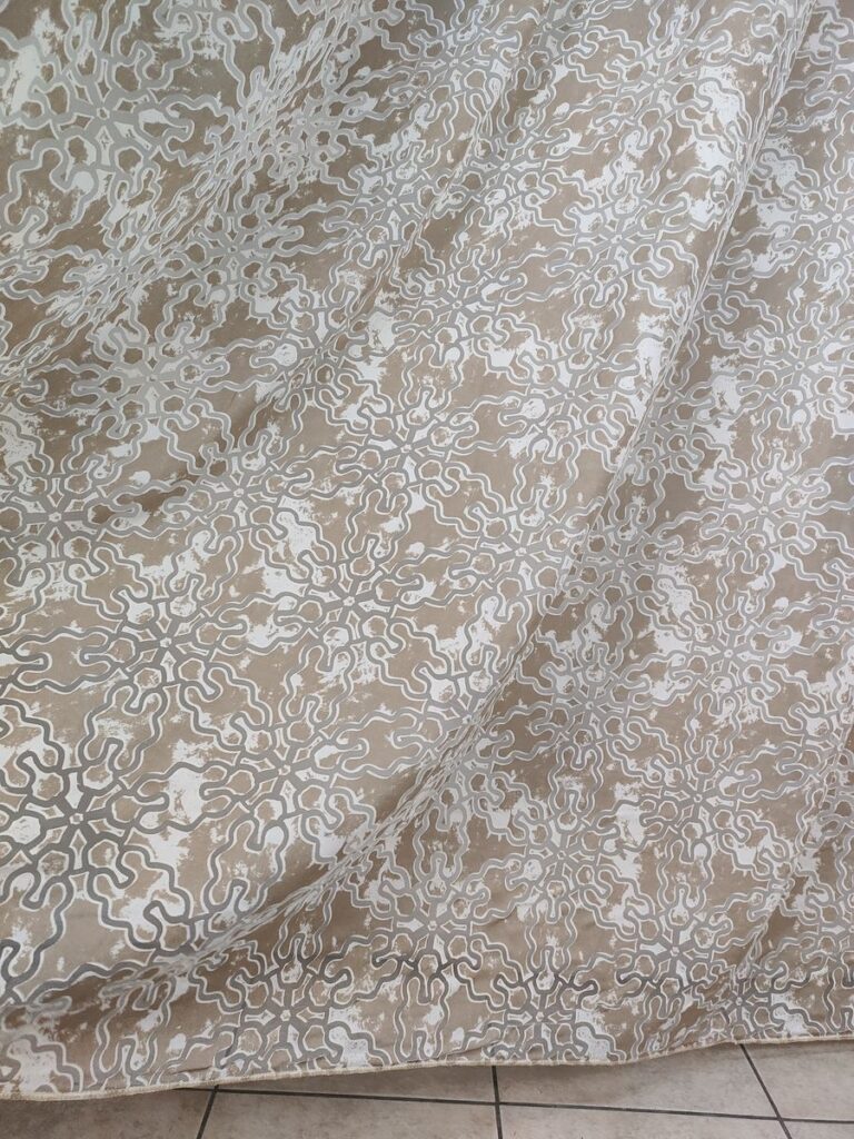 tenda a metro in devorè altezza 3 metri tortora 16 IMG20251031104823 risultato