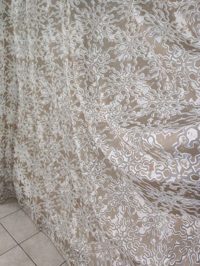 tenda a metro in devorè altezza 3 metri tortora 14 IMG20251031104838 risultato