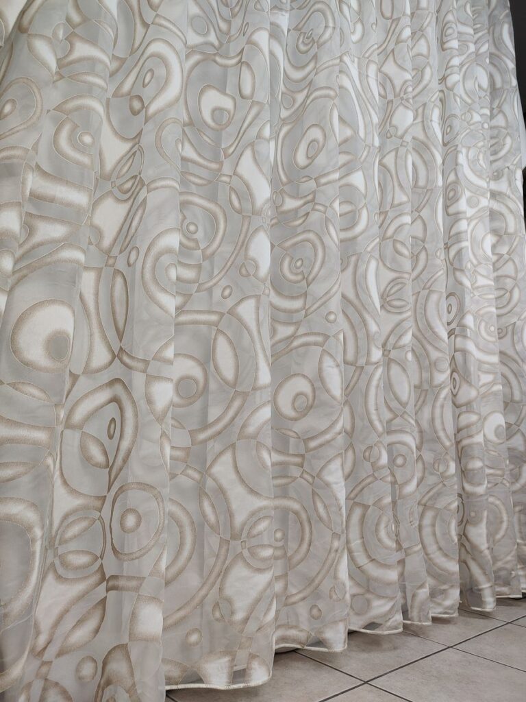 tenda a metro in devorè altezza 3 metri tortora 1 IMG20251217123329 risultato