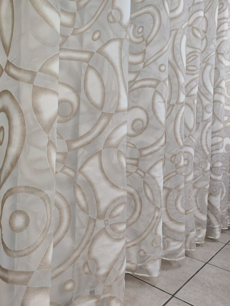 tenda a metro in devorè altezza 3 metri tortora 14 IMG20251217123331 risultato