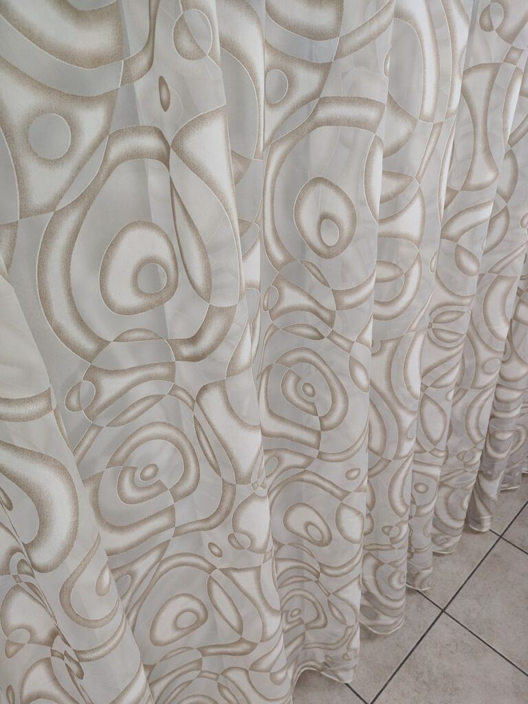 tenda a metro in devorè altezza 3 metri tortora 12 IMG20251217123336 risultato