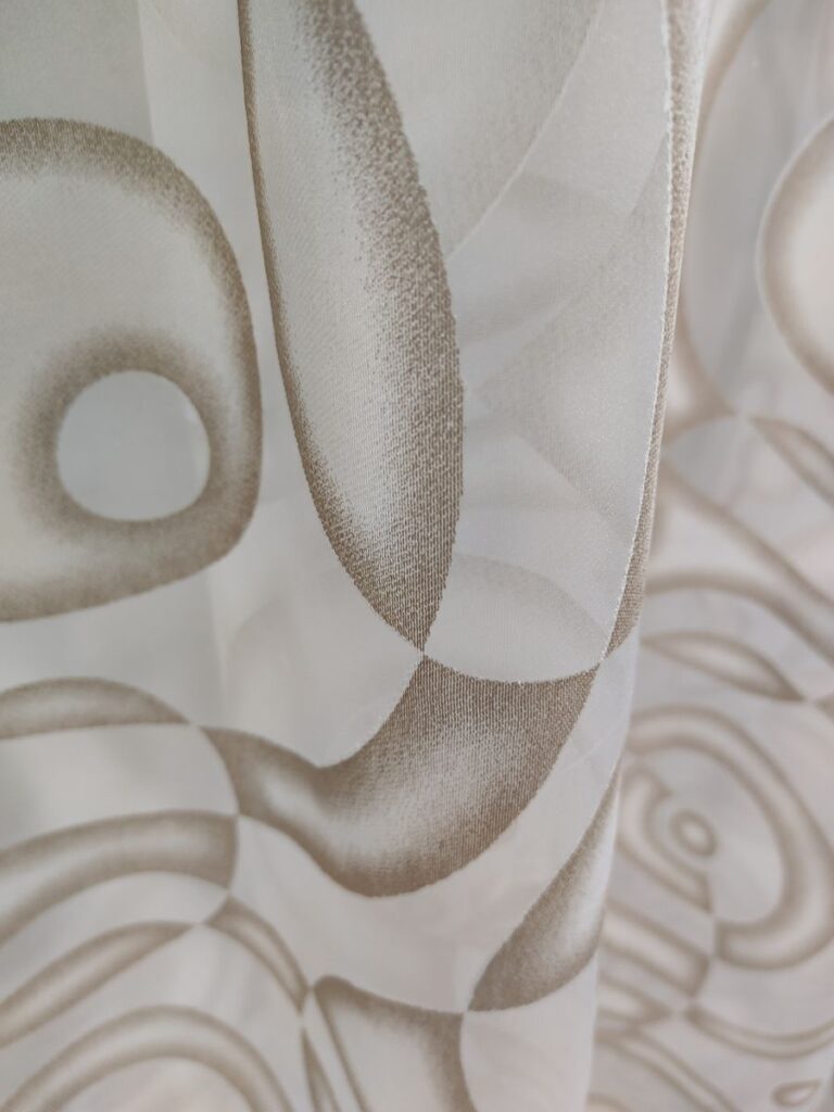 tenda a metro in devorè altezza 3 metri tortora 11 IMG20251217123339 risultato