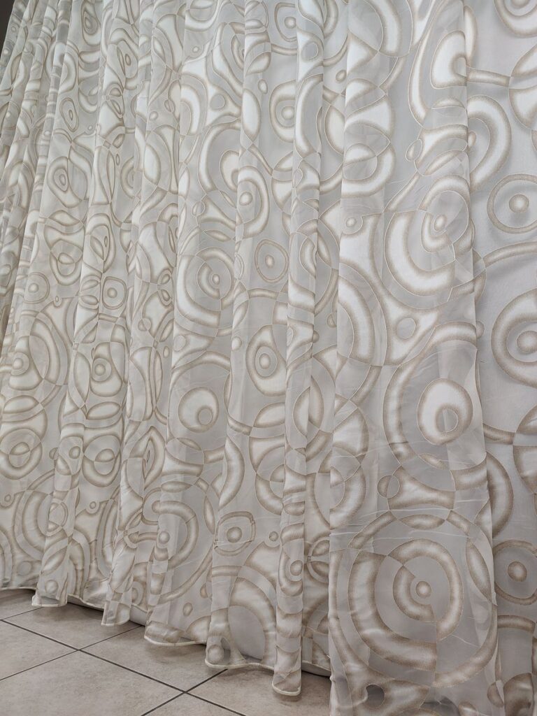 tenda a metro in devorè altezza 3 metri tortora 10 IMG20251217123348 risultato