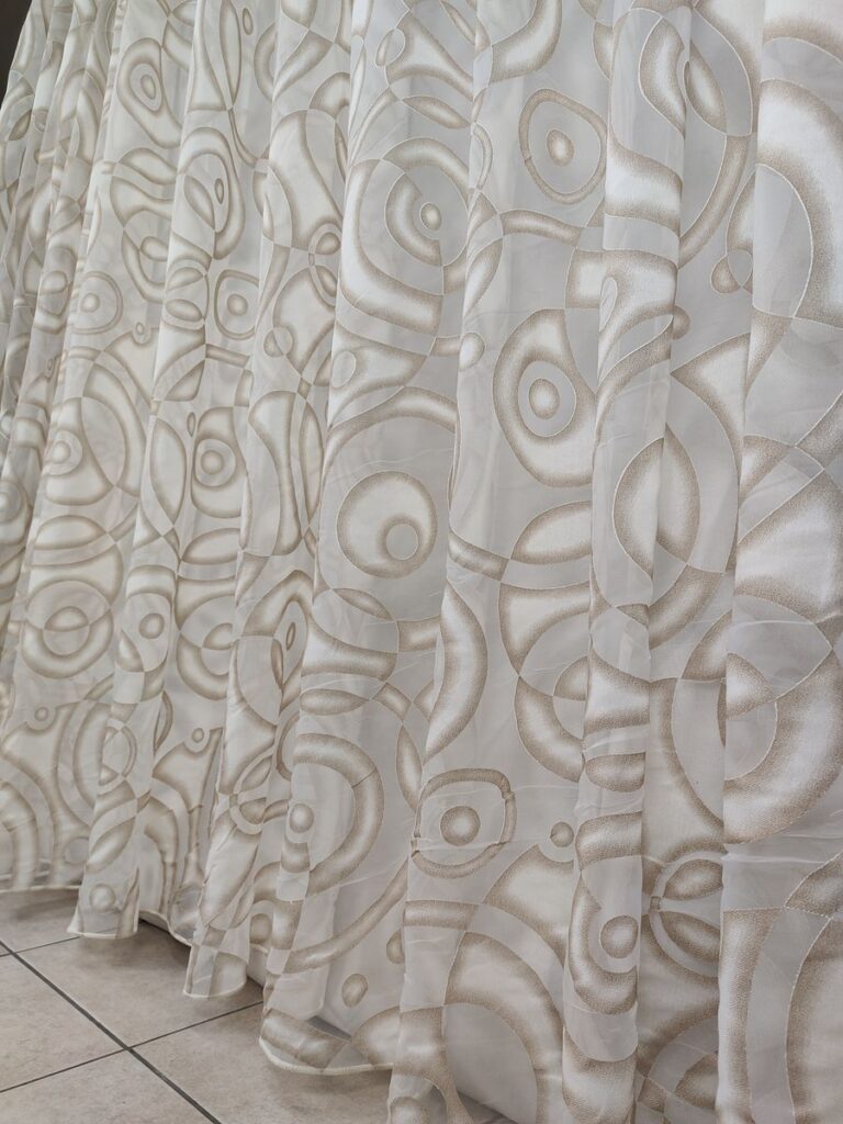 tenda a metro in devorè altezza 3 metri tortora 9 IMG20251217123354 risultato