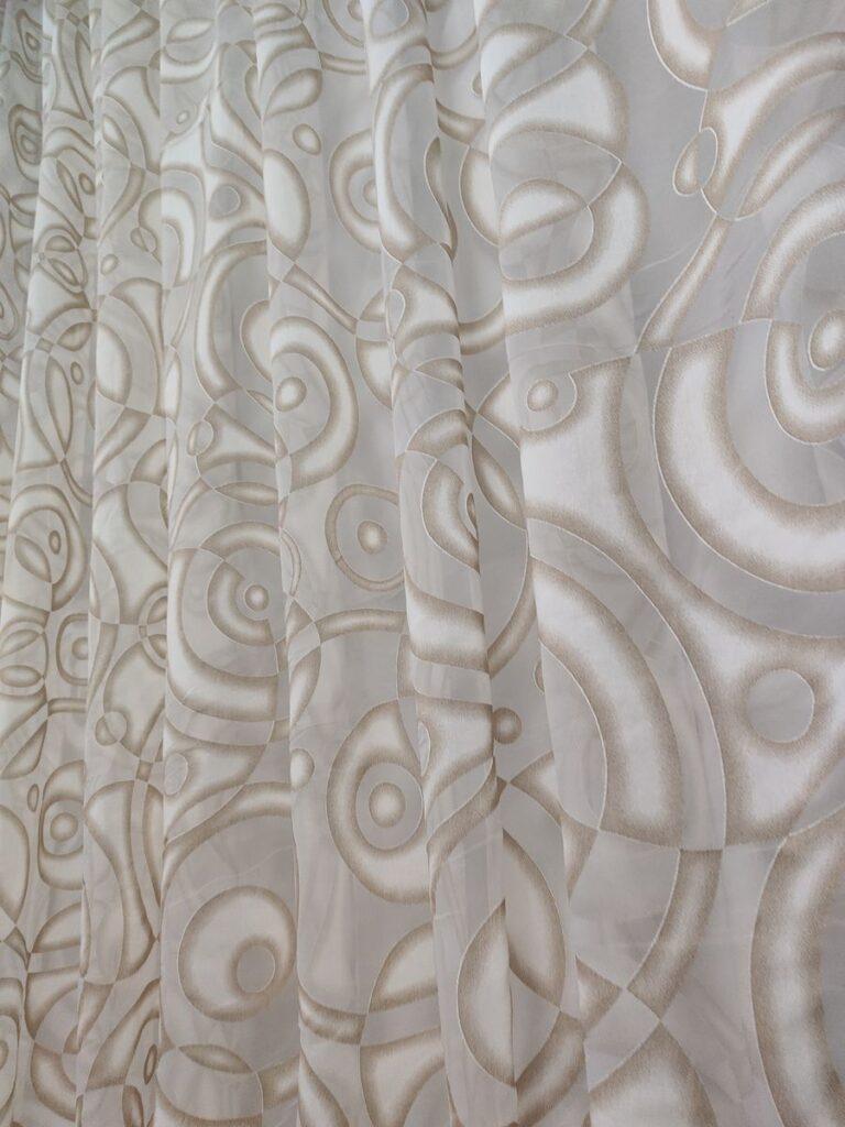 tenda a metro in devorè altezza 3 metri tortora 8 IMG20251217123356 risultato