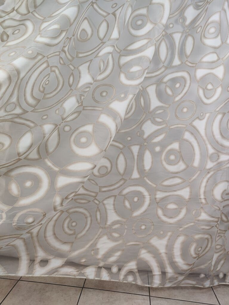 tenda a metro in devorè altezza 3 metri tortora 5 IMG20251217123410 risultato