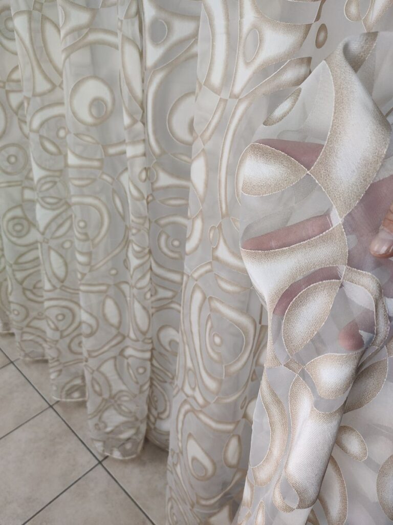 tenda a metro in devorè altezza 3 metri tortora 4 IMG20251217123419 risultato