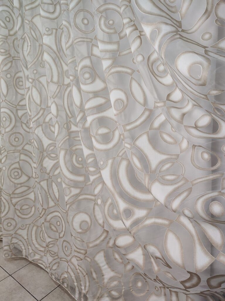 tenda a metro in devorè altezza 3 metri tortora 3 IMG20251217123424 risultato