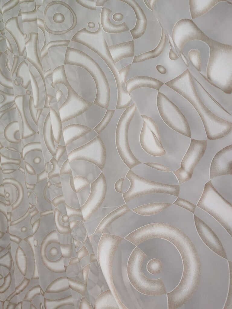 tenda a metro in devorè altezza 3 metri tortora 2 IMG20251217123426 risultato