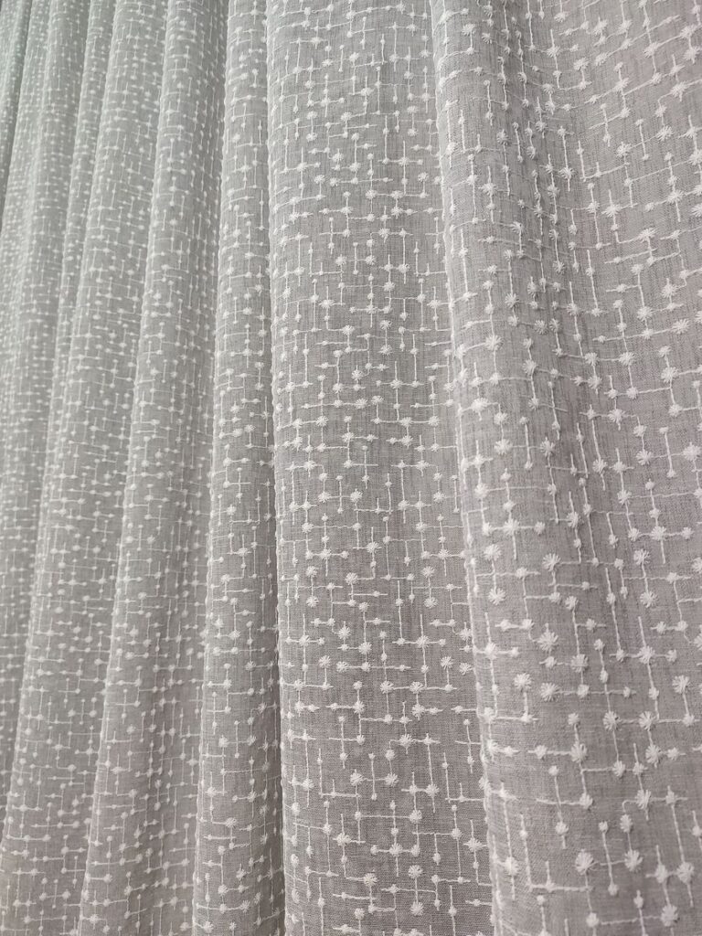 tenda iris in bouclè effetto lino grigio 8 IMG20260130105254 risultato