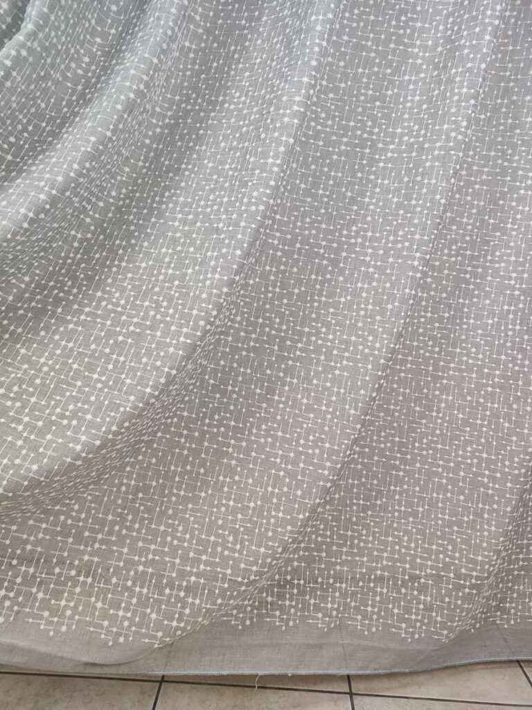 tenda iris in bouclè effetto lino grigio 5 IMG20260130105308 risultato