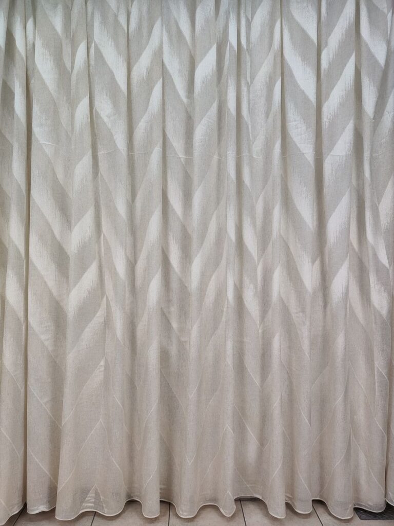 tenda iris in bouclè effetto lino astrid tortora 18 IMG20260415120750 risultato