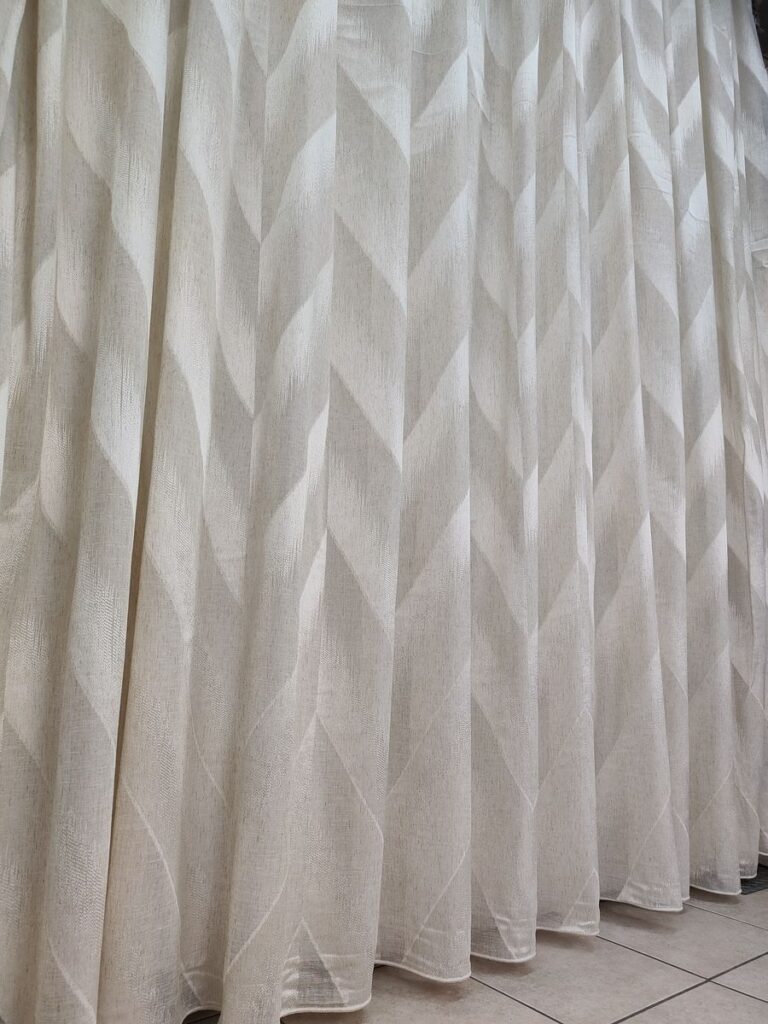 tenda iris in bouclè effetto lino astrid tortora 15 IMG20260415120809 risultato