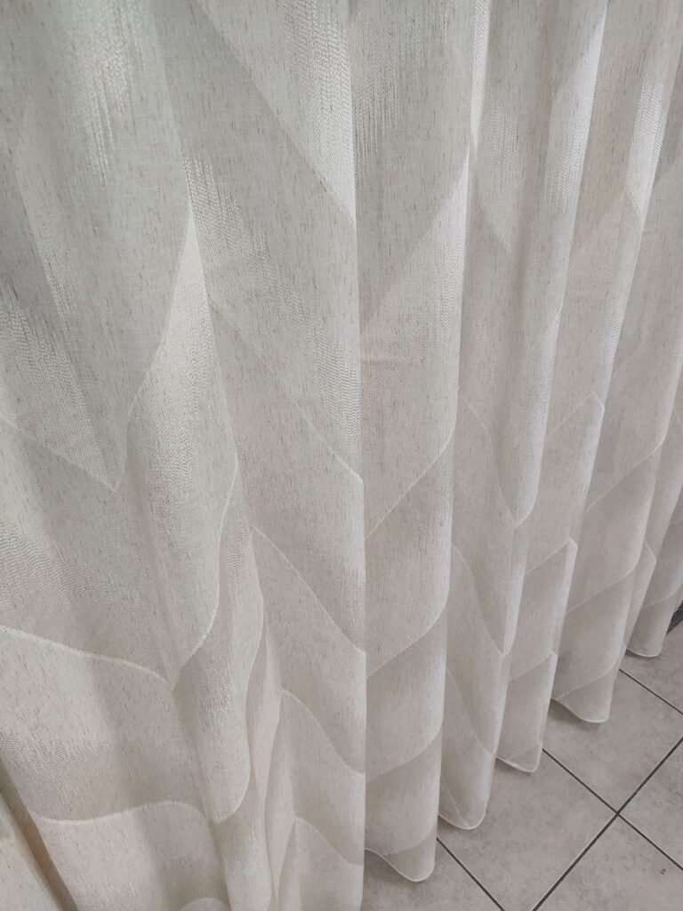 tenda iris in bouclè effetto lino astrid tortora 12 IMG20260415120817 risultato