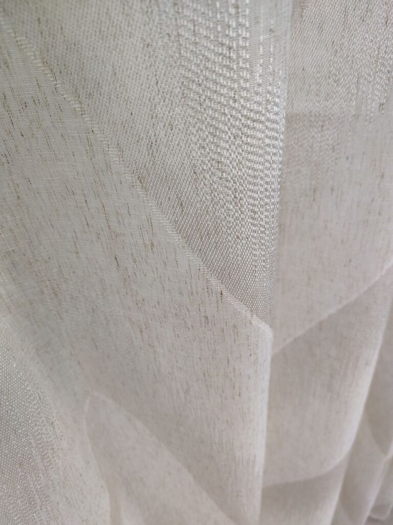 tenda iris in bouclè effetto lino astrid tortora 11 IMG20260415120820 risultato