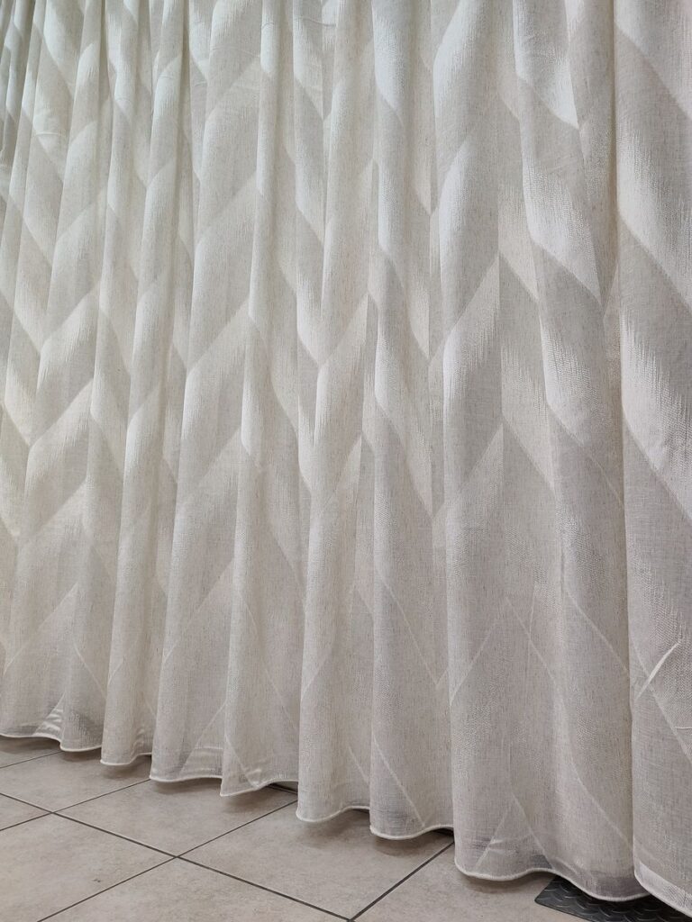 tenda iris in bouclè effetto lino astrid tortora 10 IMG20260415120829 risultato