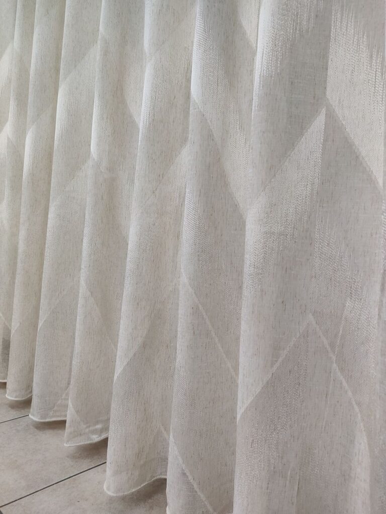 tenda iris in bouclè effetto lino astrid tortora 9 IMG20260415120831 risultato