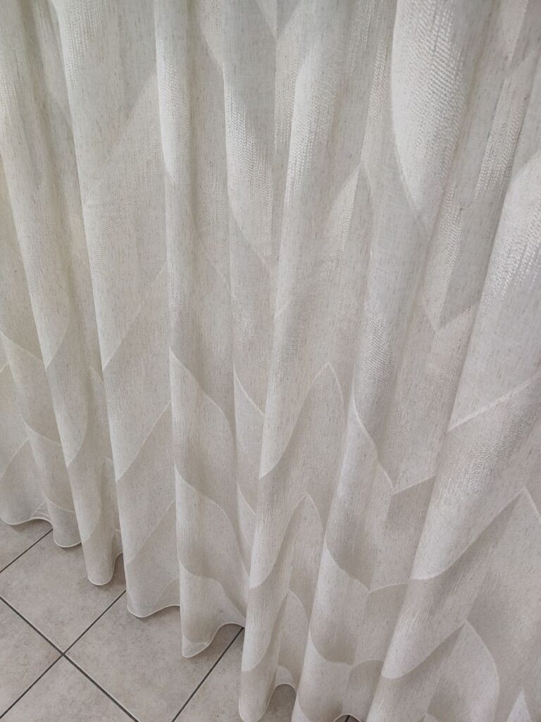 tenda iris in bouclè effetto lino astrid tortora 7 IMG20260415120837 risultato