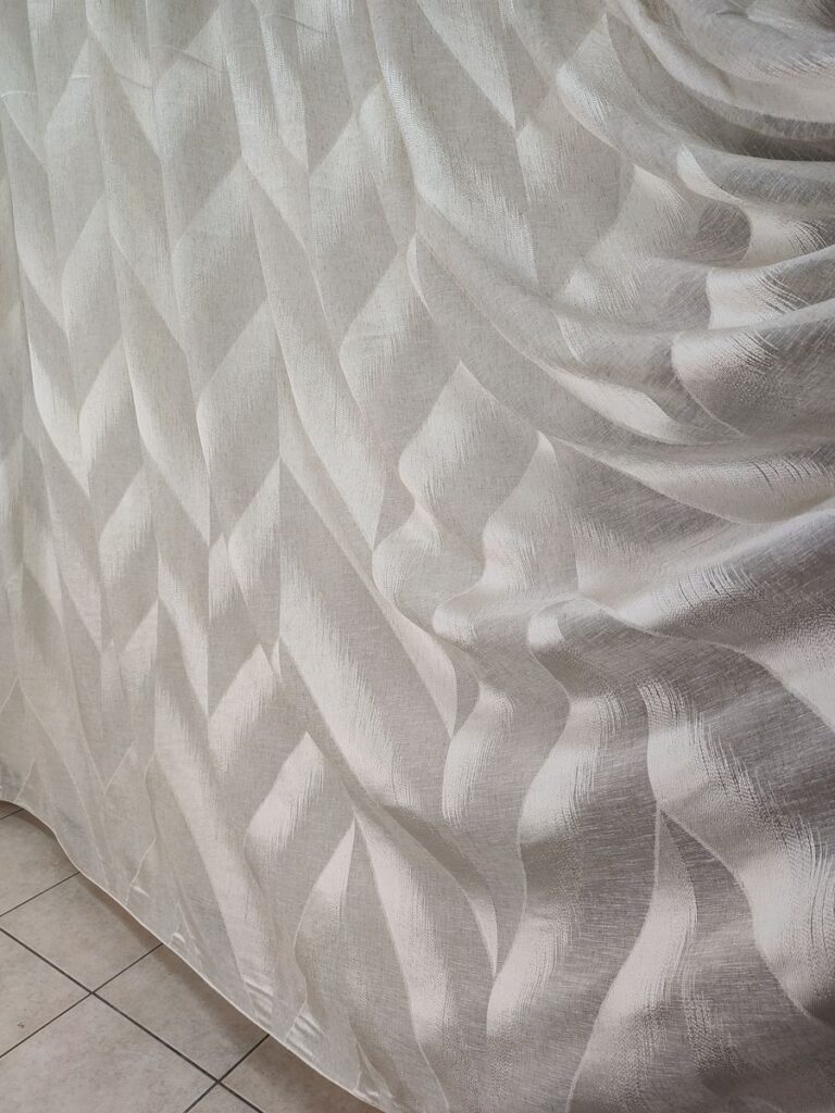 tenda iris in bouclè effetto lino astrid tortora 3 IMG20260415120905 risultato