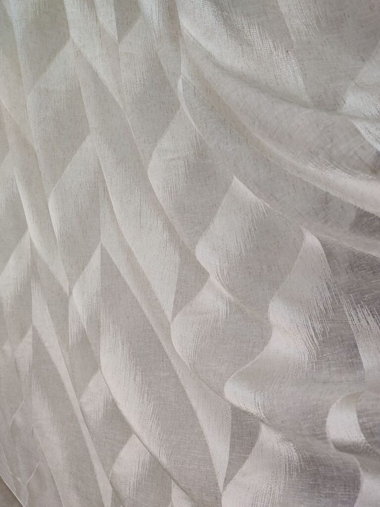 tenda iris in bouclè effetto lino astrid tortora 2 IMG20260415120906 risultato