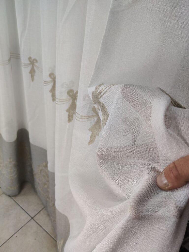 tenda artigianale con binario con onde passo 8 a soffitto scorrevole 2 IMG20220702084455 risultato